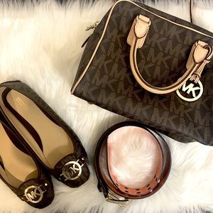 Michael Kors Croosbody ✨ and flats ✨